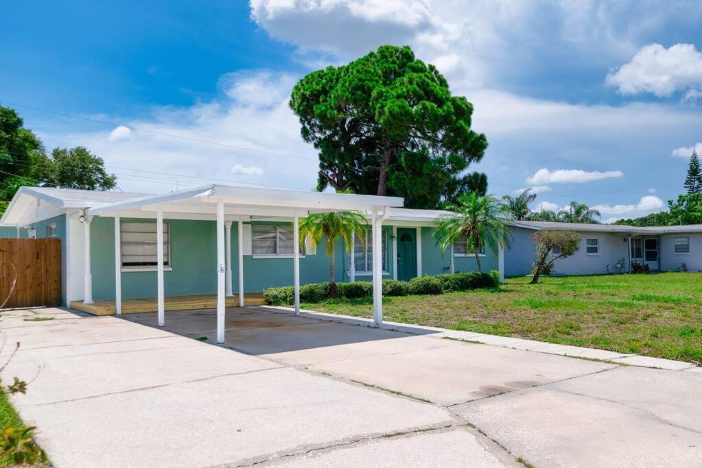 Relaxing Pool Home For Family Getaway Close To Tampa Zoo, Busch Gardens, Restaurants And Shopping! Exterior photo