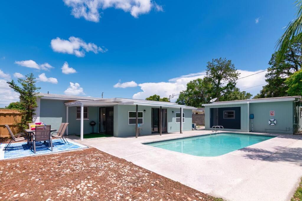 Relaxing Pool Home For Family Getaway Close To Tampa Zoo, Busch Gardens, Restaurants And Shopping! Exterior photo