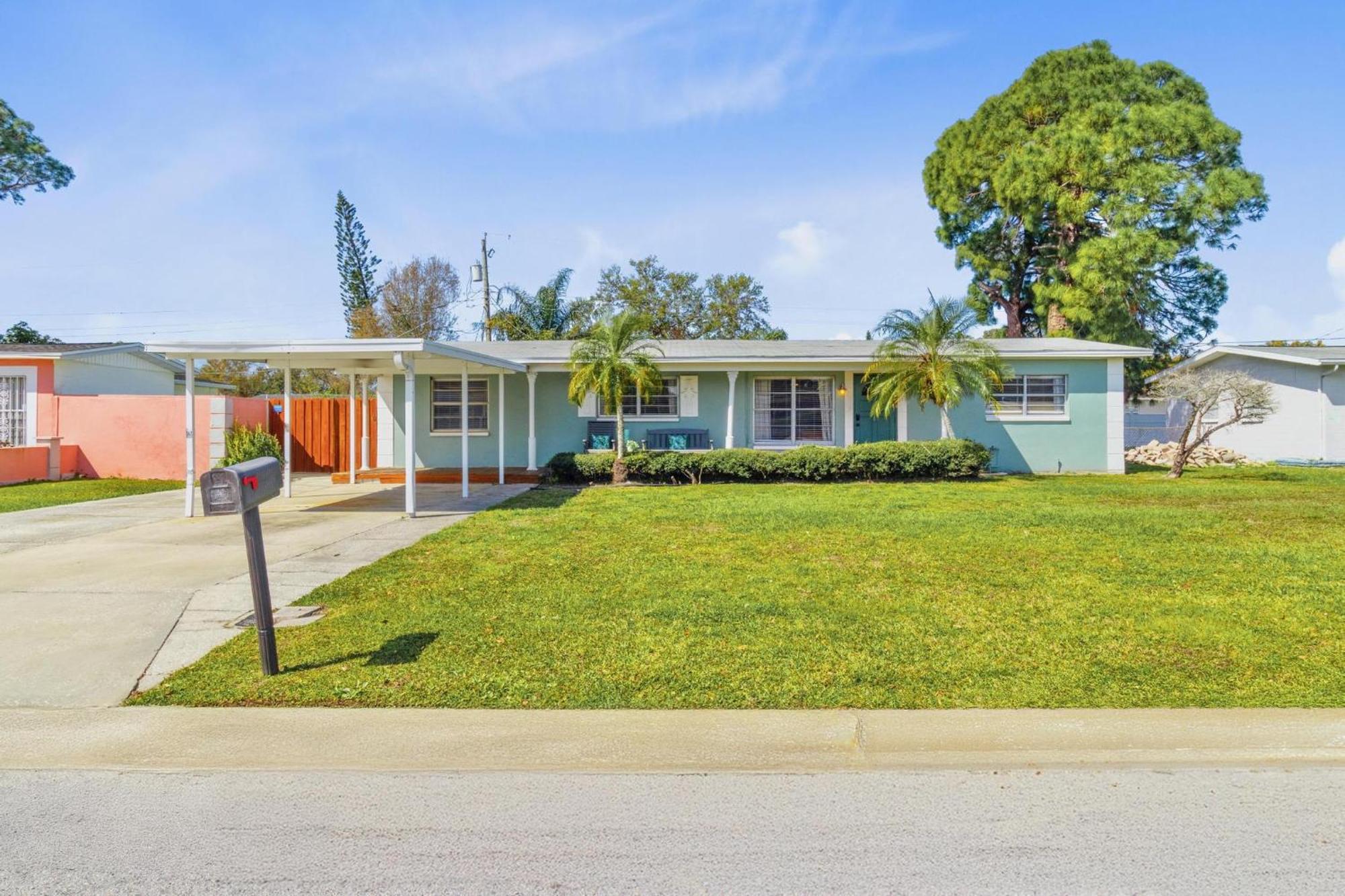 Relaxing Pool Home For Family Getaway Close To Tampa Zoo, Busch Gardens, Restaurants And Shopping! Exterior photo