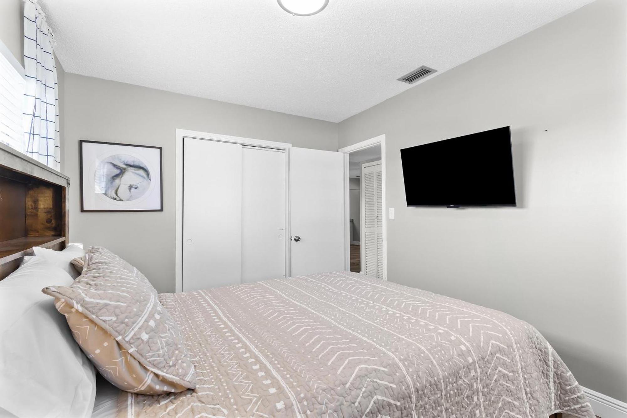 Relaxing Pool Home For Family Getaway Close To Tampa Zoo, Busch Gardens, Restaurants And Shopping! Exterior photo